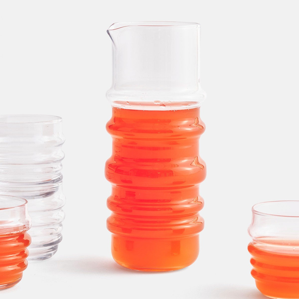 Pichet en verre transparent