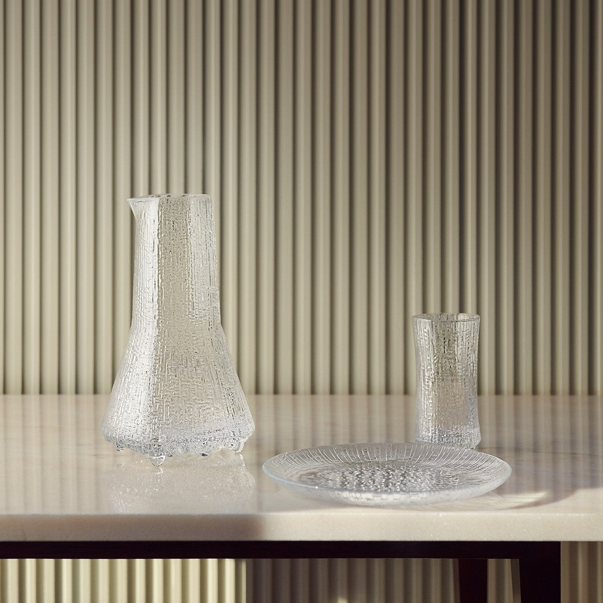 Carafe en verre texturé avec glace, de style nordique, pour le service